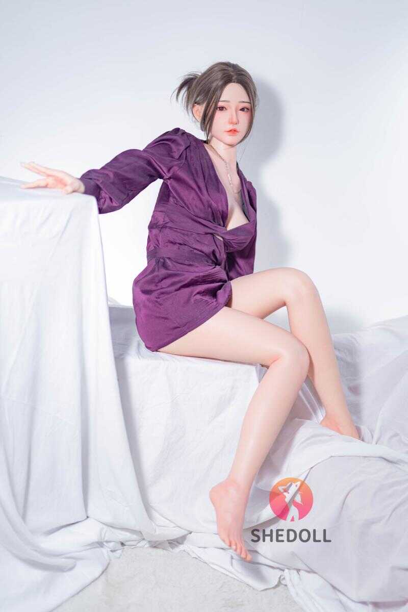 lovedoll-kanon158cm-plum-temptress-Side-sitting posture with legs raised